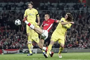 Images Dated 15th April 2009: Mikael Silvestre (Arsenal) Gonzalo Rodriguez (Villarreal)