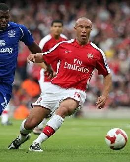 Arsenal v Everton 2008-9 Collection: Mikael Silvestre (Arsenal) Yakubu (Everton)