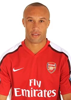 Images Dated 4th August 2009: Mikael Silvestre at Arsenal's Emirates Stadium, London, 2009