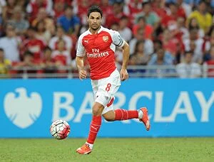 Images Dated 18th July 2015: Mikel Arteta in Action: Arsenal vs. Everton, 2015 Asia Trophy, Singapore