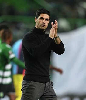 Sporting Lisbon v Arsenal 2022-23 Collection: Mikel Arteta Applauds Arsenal Fans: Sporting Lisbon vs Arsenal