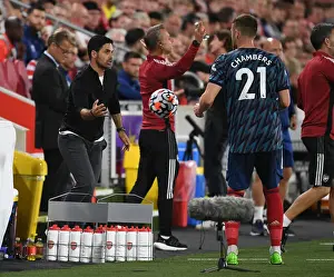 Mikel Arteta Gives Instructions to Calum Chambers during Brentford vs Arsenal Premier League Match