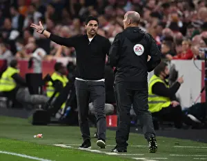 Mikel Arteta Guides Arsenal in Brentford Premier League Clash (2021-22)