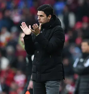 Mikel Arteta Guides Arsenal Against Leeds United in the Premier League (2022-23)