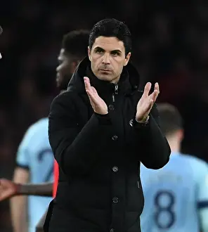 Mikel Arteta Guides Arsenal in Premier League Battle Against Brentford (2022-23)