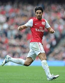 Images Dated 16th October 2011: Mikel Arteta Leads Arsenal Against Sunderland in Premier League Showdown (2011-12)