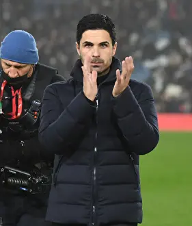 Mikel Arteta Salutes Arsenal Fans: Triumphant Return to Leeds United (December 2021)