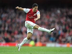 Images Dated 8th April 2012: Mikel Arteta Scores the Winning Goal: Arsenal vs Manchester City, Premier League 2011-12