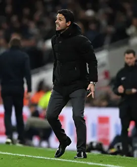Mikel Artetas Intense Focus: Tottenham Hotspur vs Arsenal FC, Premier League 2022-23