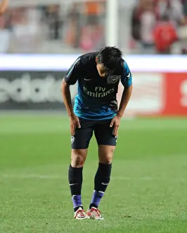 Benfica V Arsenal 2011-12 Prints: Miyaichi Bows to Arsenal Fans: Benfica vs Arsenal Pre-Season Friendly, Lisbon 2011