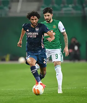 Mo Elneny Breaks Past Rapid Wien's Taxiarchis Fountas in Arsenal's UEFA Europa League Clash