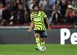 Images Dated 28th September 2023: Mohamed Elneny in Action: Arsenal Overpowers Brentford in Carabao Cup Clash, 2023-24