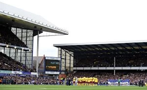Everton v Arsenal 2010-11 Collection: Moment of silence for Remberance Day. Everton 1: 2 Arsenal, Barclays Premier League