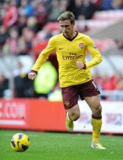 Images Dated 9th February 2013: Nacho Monreal in Action: Arsenal vs. Sunderland, Premier League 2012-13