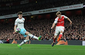 Nacho Monreal (Arsenal) Sam Byram (West Ham). Arsenal 3:0 West Ham United. Premier League Nacho Monreal (Arsenal) Sam Byram (West Ham). Arsenal 3:0 West Ham United. Premier League