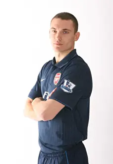 Thomas Vermaelen Prints: New Signing Thomas Vermaelen at Emirates Stadium (June 2009)