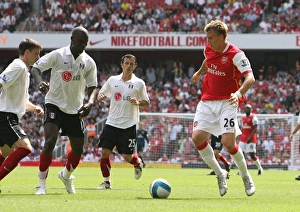 Nicklas Bendtner (Arsenal) Chris Baird, Papa Diop and Simon Davies (Fulham) Nicklas Bendtner (Arsenal) Chris Baird, Papa Diop and Simon Davies (Fulham)