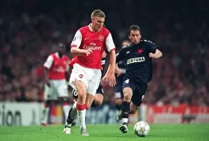 Nicklas Bendtner (Arsenal) David Hubacek (Slavia)