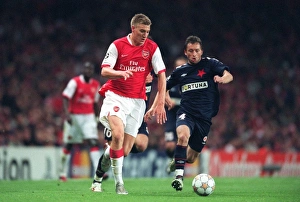 Nicklas Bendtner (Arsenal) David Hubacek (Slavia)