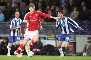 FC Porto v Arsenal 2008-9 Collection: Nicklas Bendtner (Arsenal) Fucile (FC Porto)