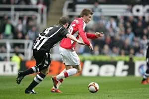 Newcastle United v Arsenal 2008-9 Collection: Nicklas Bendtner (Arsenal) Kevin Nolan (Newcastle)