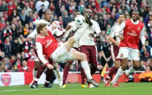 Nicklas Bendtner (Arsenal) Titus Bramble (Sunderland). Arsenal 0: 0 Sunderland