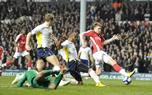 Nicklas Bendtner shoots past Tottenhams Heurelho Gomes, Younes Kaboul