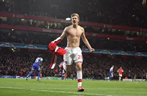 Nicklas Bendtner's Thrilling Goal: Arsenal Leads Dynamo Kyiv in Champions League