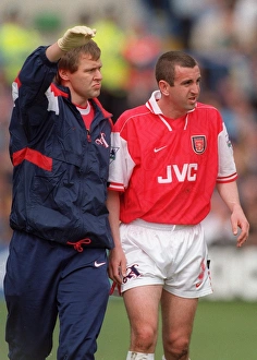Winterburn Nigel Gallery: Nigel Winterburn with Physio Gary Lewin (Arsenal)