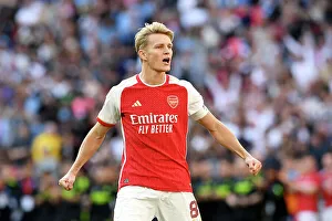 Odegaard Scores the Winning Penalty: Arsenal Wins FA Community Shield against Manchester City (2023-24)