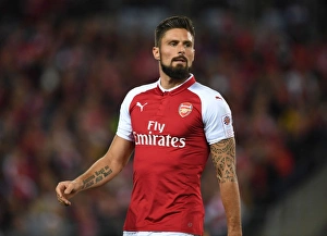 Olivier Giroud in Action: Arsenal vs. Western Sydney Wanderers (2017-18)