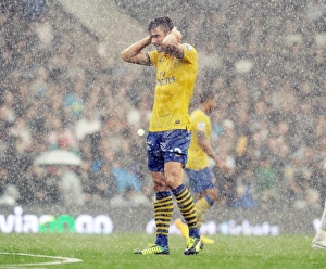 Fulham F C Prints: Olivier Giroud in Action: Fulham vs Arsenal, Premier League 2013-14