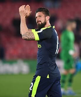 Images Dated 10th May 2017: Olivier Giroud in Action: Southampton vs Arsenal, Premier League 2016-17