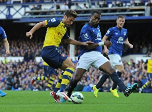 Olivier Giroud (Arsenal) Sylvain Distin (Everton). Everton 2:2 Arsenal. Barclays Premier League Olivier Giroud (Arsenal) Sylvain Distin (Everton). Everton 2:2 Arsenal. Barclays Premier League