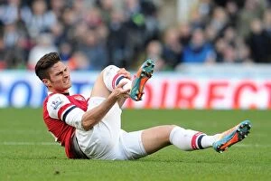 Newcastle United Collection: Olivier Giroud in Pain: Arsenal's Agonizing Moment at Newcastle United (2013-14)