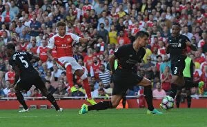 Images Dated 14th August 2016: Oxlade-Chamberlain Scores the Thrilling Second Goal: Arsenal vs Liverpool (2016-17)