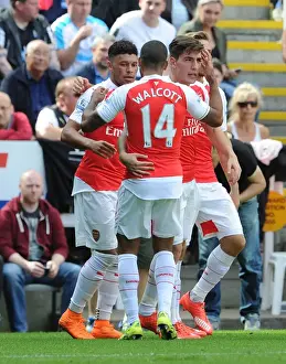 Oxlade-Chamberlain Scores: Walcott and Bellerin Celebrate in Arsenal's Victory over Newcastle United, 2015-16 Premier League