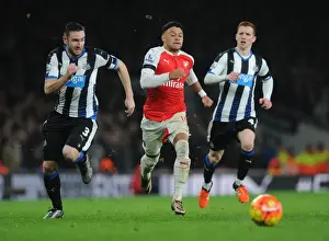 Oxlade-Chamberlain Storms Past Dummett and Colback: Arsenal vs Newcastle United