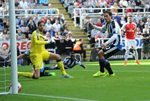 Oxlade-Chamberlain Strikes: Arsenal's Winning Goal vs. Newcastle United, 2015-16 Premier League