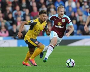 Images Dated 2nd October 2016: Oxlade-Chamberlain vs. Arfield: A Premier League Battle at Turf Moor