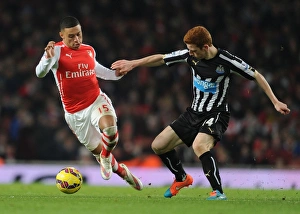 Oxlade-Chamberlain vs Colback: A Football Battle in the Arsenal vs Newcastle United Premier League Clash (December 2014)