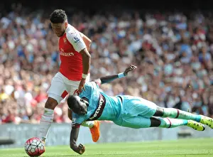 Arsenal V West Ham United 2015-16 Prints: Oxlade-Chamberlain vs. Kouyate: A Premier League Battle at Arsenal
