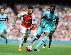 Images Dated 9th August 2015: Oxlade-Chambrlain Outsmarts Oxford: Arsenal Star's Maze-Like Dribble Baffles West Ham Defender in