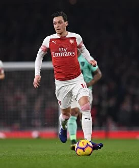 Images Dated 27th February 2019: Ozil 4 190227PAFC