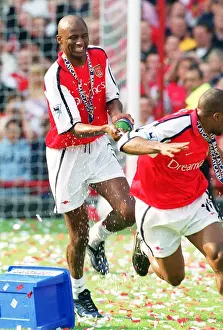 Patrick Vieira (Arsenal) celebrates after the match with Sylvain Wiltord
