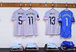 Liverpool Women v Arsenal Women 2023-24 Collection: A Peek into Arsenal's Dressing Room: Preparing for the Liverpool Women's Super League Showdown
