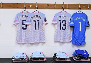 A Peek into Arsenal's Dressing Room: Preparing for the Liverpool Women's Super League Showdown