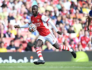 Pepe's Unwavering Determination: Arsenal vs Chelsea Clash at Emirates Stadium (2021-22 Pre-Season Friendly)