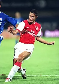 Images Dated 10th August 2006: Persie shoots past Zagreb goalkeeper Ivan Turina