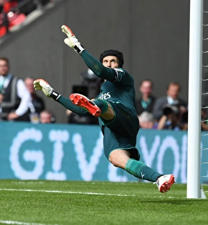 Petr Cech (Arsenal) during the penalty shoot out. Arsenal 1:1 Chelsea. Arsenal win 4 Petr Cech (Arsenal) during the penalty shoot out. Arsenal 1:1 Chelsea. Arsenal win 4